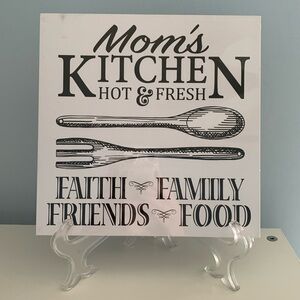 Decor kitchen “Mom’s Kitchen hot & fresh, faith, family, friends, food “ NWOT